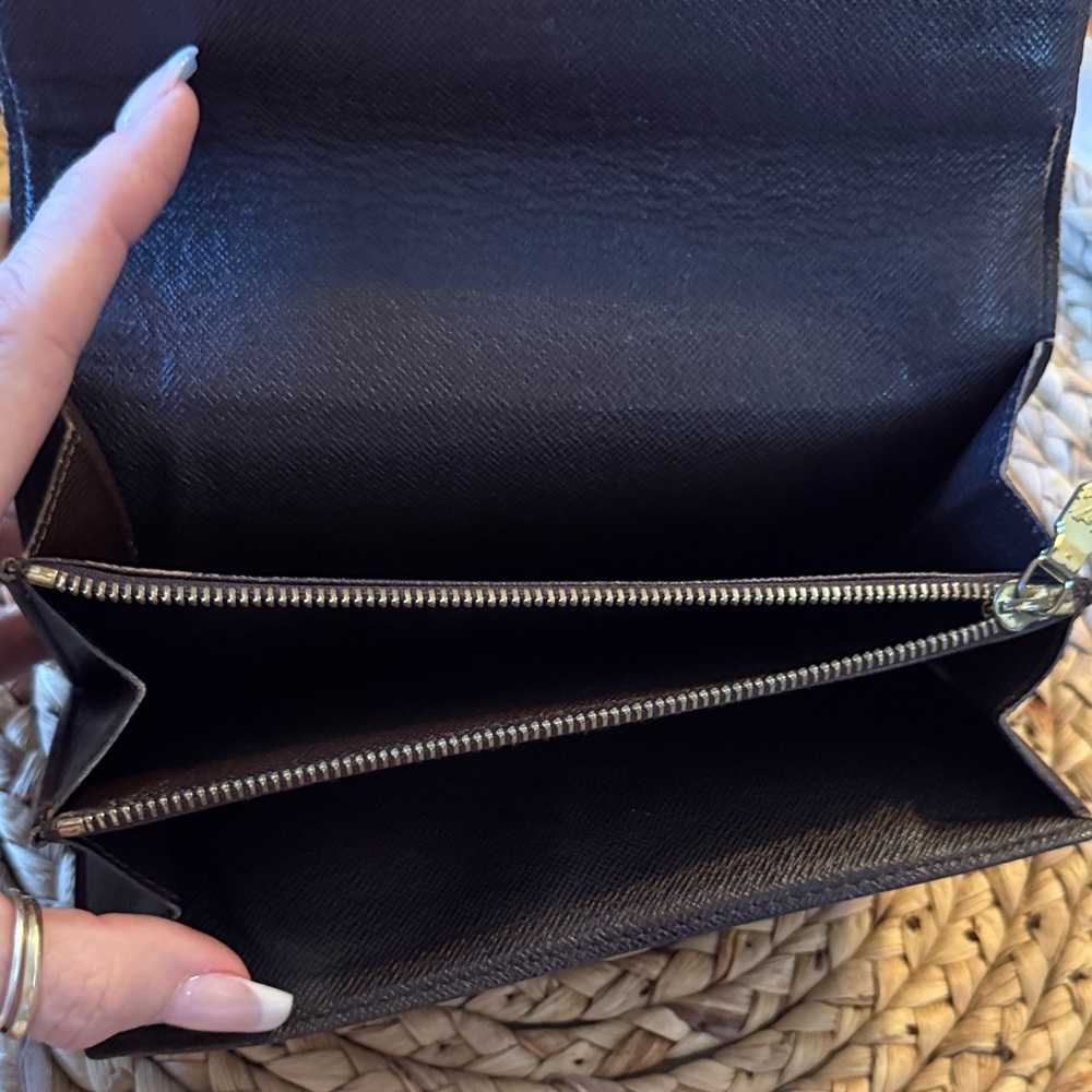 LOUIS VUITTON Damier Ebene Sarah Long Wallet - Picture 5 of 11